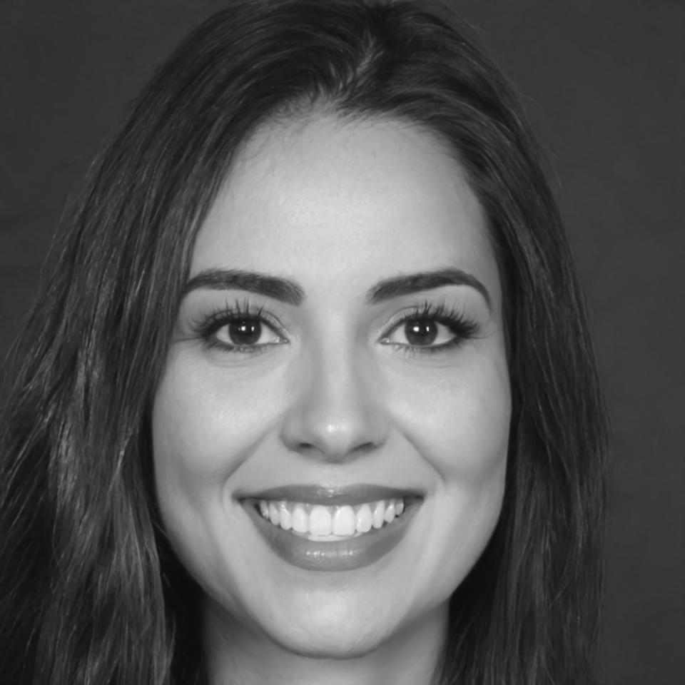 Instructora experta en contabilidad financiera